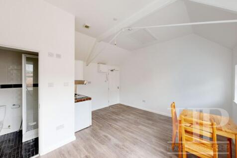 Bed/sitting area