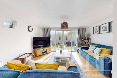 LOUNGE / DINING ROOM