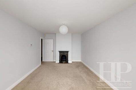 LOUNGE / DINING ROOM