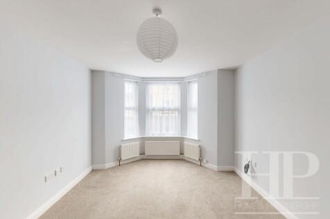 LOUNGE / DINING ROOM