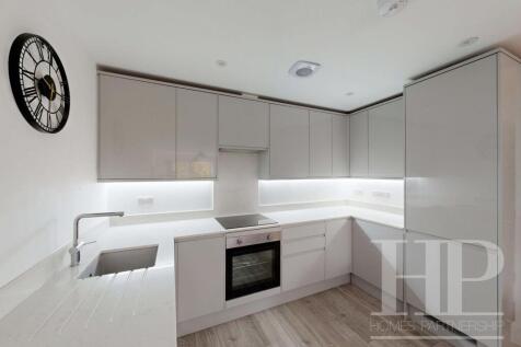 Lounge/dining/kitchen area