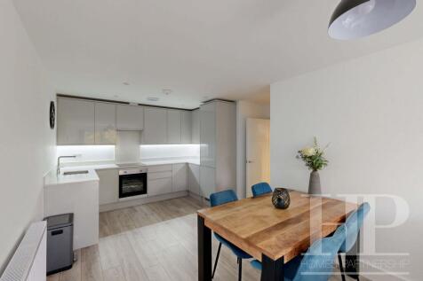 Lounge/dining/kitchen area