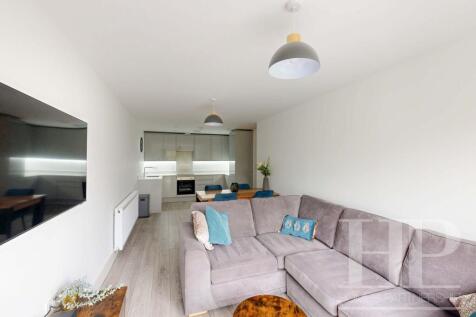 Lounge/dining/kitchen area