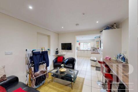 Communal Kitchen/Living Area