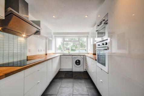 Communal Kitchen / Diner