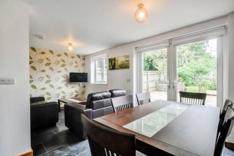 Communal Kitchen / Diner