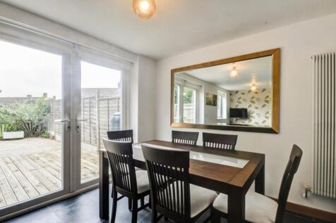 Communal Kitchen / Diner