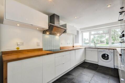 Communal Kitchen / Diner