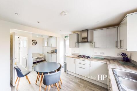 Communal Kitchen/Dining Area