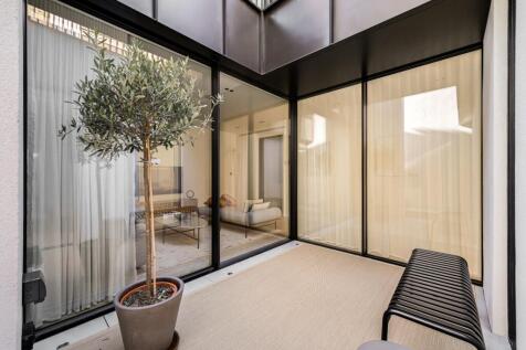 Flat 6, 8 Park Cr...