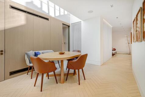Flat 6, 8 Park Cr...