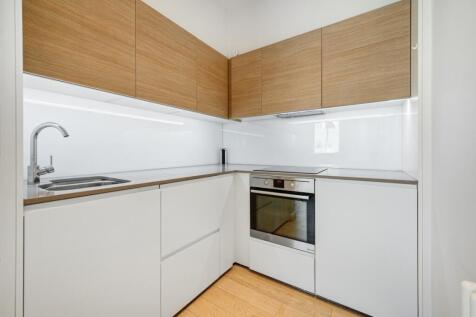 Flat 8, 324 Regen...