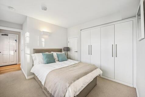 7, 72 Mortimer St...