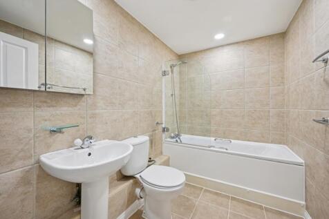 2, 59a Great Port...