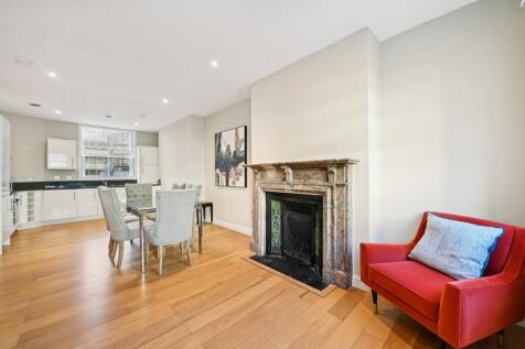 2, 59a Great Port...