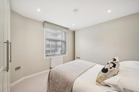 2, 59a Great Port...