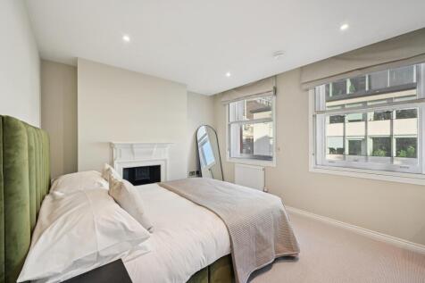 2, 59a Great Port...