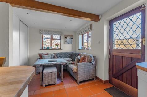 Kitchen / Dining Area