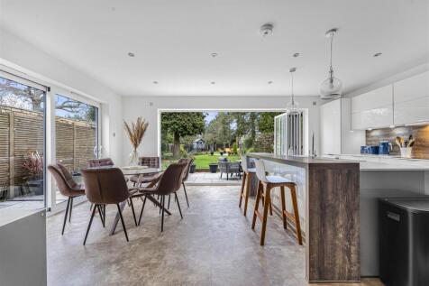 Open Plan Living/Dining/Kitchen Area