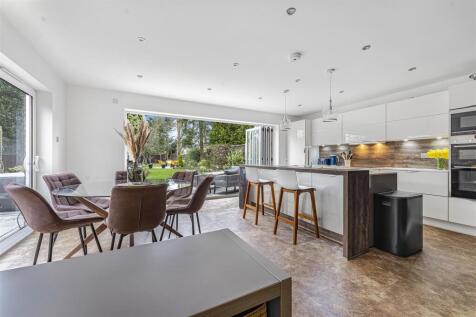 Open Plan Living/Dining/Kitchen Area