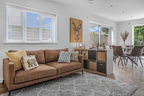 Open Plan Living/Dining/Kitchen Area