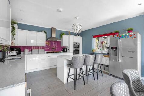 Kitchen/ Dining Area