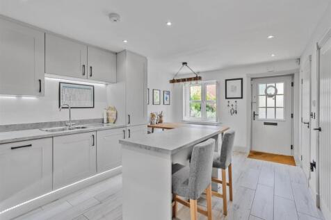 Kitchen/ Dining Area