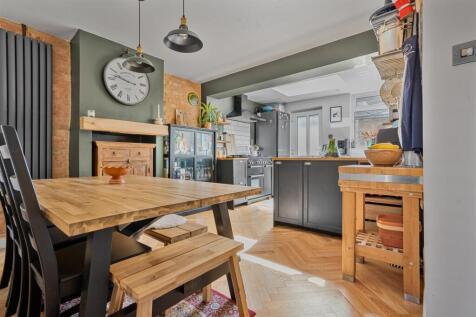 Kitchen/ Dining Area