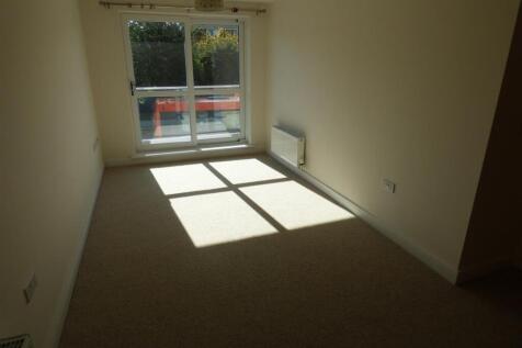 OPEN PLAN LOUNGE AND KITCHEN