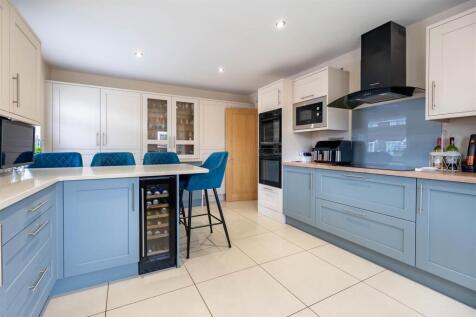 Kitchen / Breakfast Room