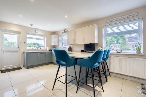 Kitchen / Breakfast Room