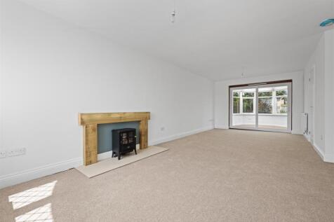 Lounge/ Dining Area