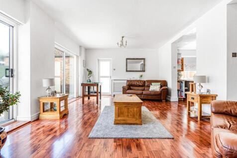 Rear Aspect Living Area