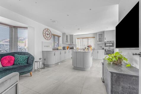 Kitchen / Breakfast / Family Room