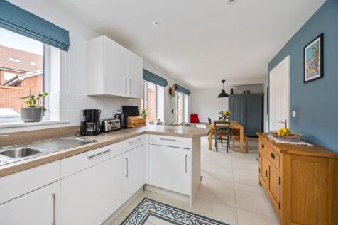 Kitchen/dining