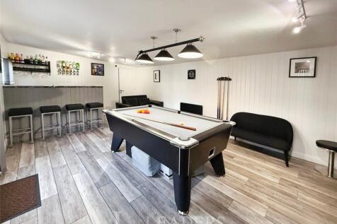 Bar/Billiards Room