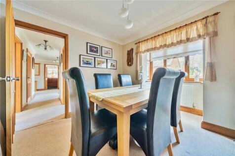 Bed 4/ Dining Room