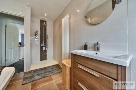 Family Bathroom View 2