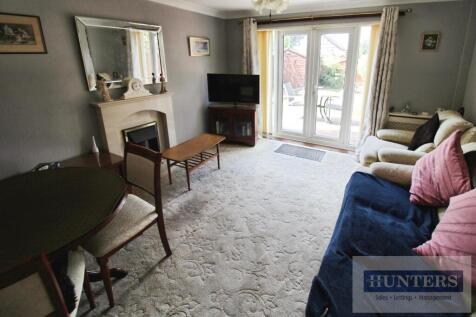 Living Room (2)