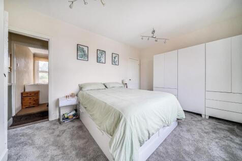 Bedroom One (2/2)