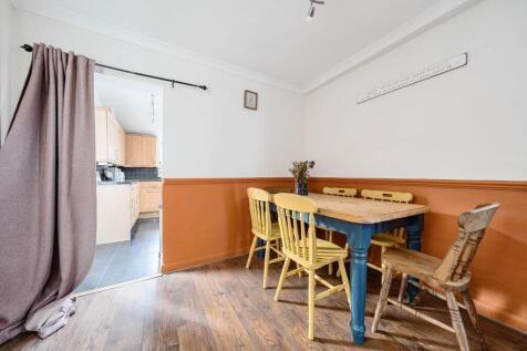 Dining Room (2/2)