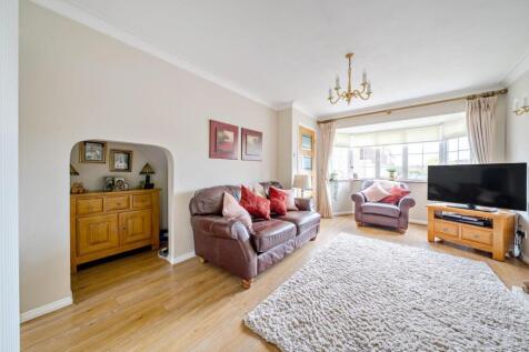 Living Room (2/2)
