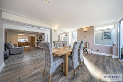 Conservatory/Dining View2