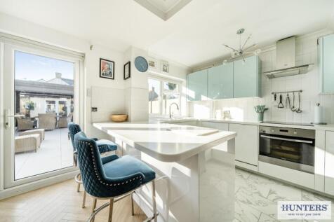 Kitchen/Breakfast Area