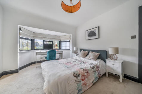 1374280-19-690e5d...