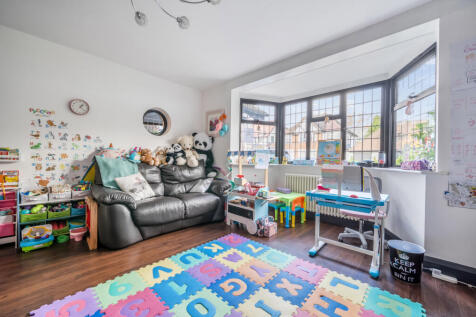 1374280-3-690e5bd...