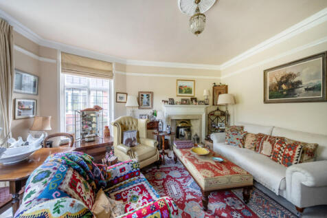 1359007-8-68dbedd...