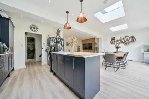 1369092-23-68f25b...