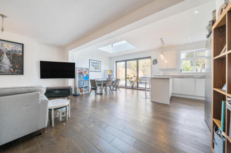 1372316-18-690b47...