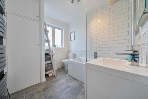 1372316-12-690b46...